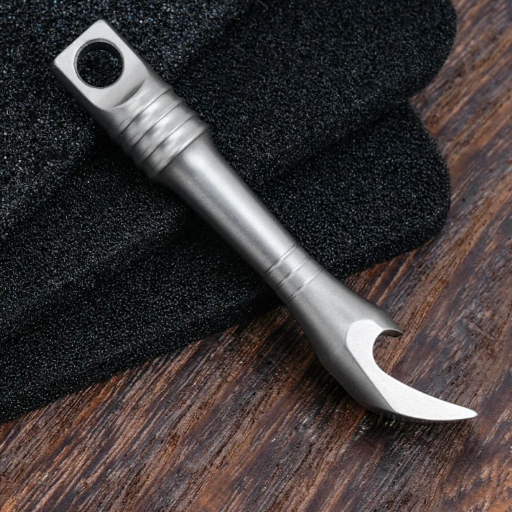Mini-sleutelhanger van titaniu - Titanium Pry Bar recensie en prijs